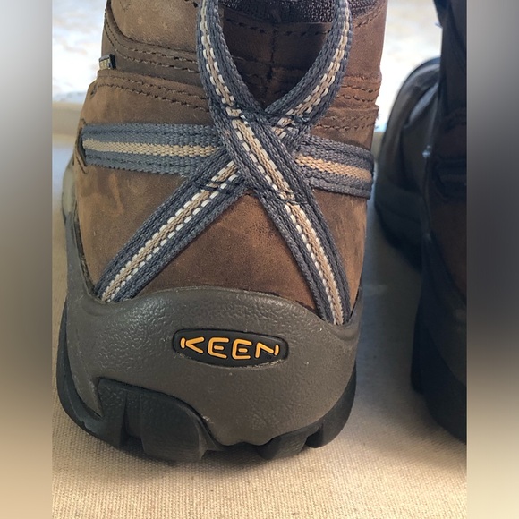 Keen Woman’s Targhee Waterproof Hiking Boots. Mid Height. Woman’s Size 10 - Picture 11 of 11